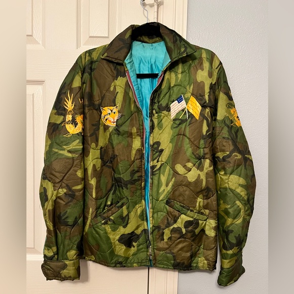 Vintage Vietnam War Souvenir Quilted Tour Embroidered Camo Jacket 69-70 PHU BAI - Picture 2 of 16